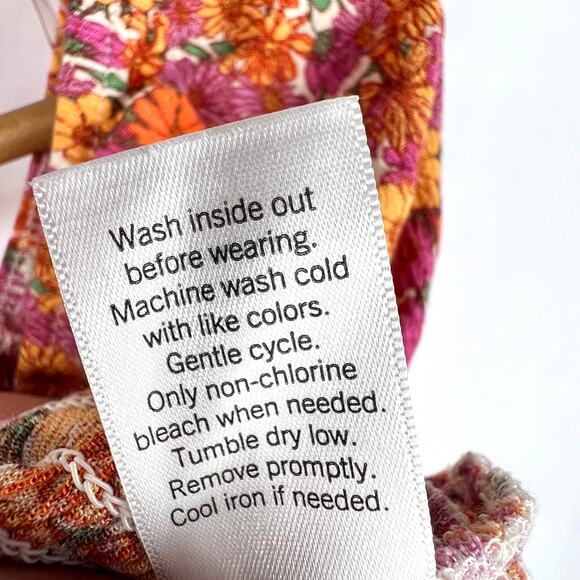 SO Floral Smocked Crop Top - Picture 6 of 6